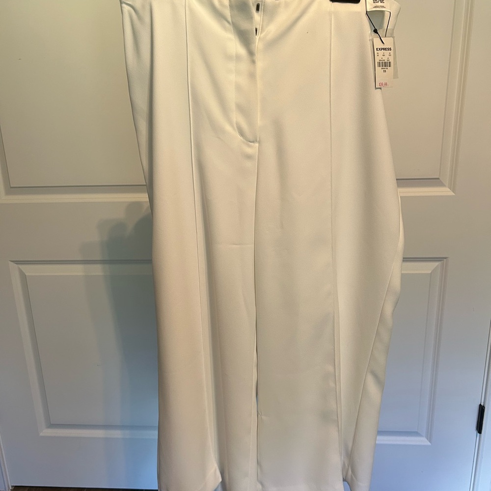 **NEW NEVER WORN** Express white dress pants
